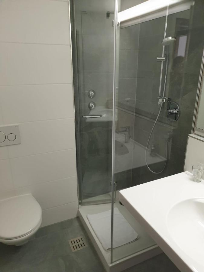 Hotel Muenzmay Stuttgart Rum bild